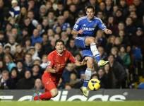 luis-suarez-cesar-azplicueta-liverpool-chelsea