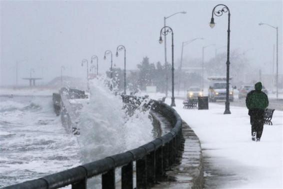 A man jogs past waves crashing against the seawall around high tide during a winter nor'easter snowstorm in Lynn, Massachusetts January 2, 2014. A man jogs past waves crashing against the seawall around high tide during a winter nor'easter snowstorm in Lynn, Massachusetts January 2, 2014.