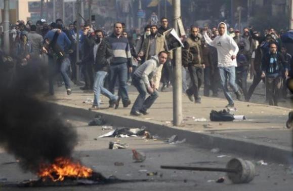 Supporters of Muslim Brotherhood and ousted Egyptian President Mohamed Mursi clash with riot police during clashes at Nasr City district in Cairo, January 3, 2014. Supporters of Muslim Brotherhood and ousted Egyptian President Mohamed Mursi clash with riot police during clashes at Nasr City district in Cairo, January 3, 2014.