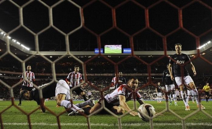 Manchester United midfielder Ryan Giggs scores an own goal against Sunderland, January 7. Reuters Ryan Giggs Manchester United Phil Bardsley Sunderland