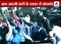 mob-outside-aap-office-in-ghaziabad