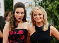 golden-globe-2014-hosts-tina-fey-and-amy-poehler-pose-on-the-red-carpet