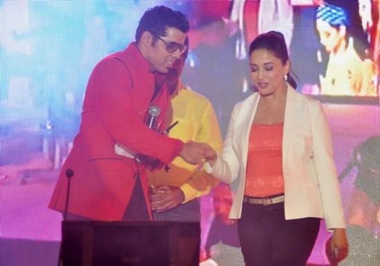 The contestant at Spinnathon 2014 Madhuri Dixit at Spinnathon 2014