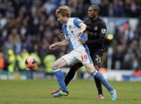blackburn-chris-taylor-fernandinho-manchester-city