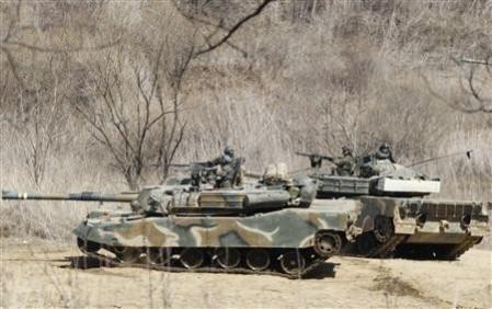 South Korean soldiers from an artillery unit participate in a military drill near the demilitarised zone separating North Korea from the South, in Paju, north of Seoul March 29, 2013. South Korean soldiers from an artillery unit participate in a military drill near the demilitarised zone separating North Korea from the South, in Paju, north of Seoul March 29, 2013.