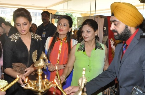 Huma Qureshi, Bulbeer Gandhi and Manish Gandhi at Shagun 2014 Huma Qureshi, Bulbeer Gandhi and Manish Gandhi at Shagun 2014