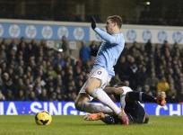 edin-dzeko-manchester-city-danny-rose-tottenham
