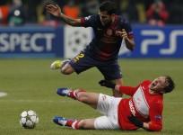 dani-alves-barcelona-kim-kallstrom-spartak-moscow