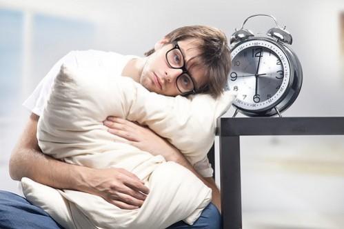In a study, healthy people who didn't t sleep for one whole night exhibited symptoms similar to schizophrenia. Poor sleep, depression
