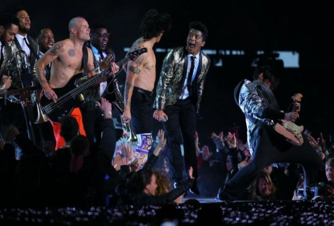 Red Hot Chili Peppers and Bruno Mars at Super Bowl Halftime/Reuters Red Hot Chili Peppers and Bruno Mars at Super Bowl Halftime/Reuters