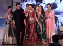 celeb-walk-for-malhotras-at-lilavati-hospitals-save-the-girl-child-event