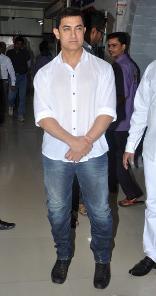 Aamir Khan launches the book, ‘Sagar Movietone’ written by Biren Kothari