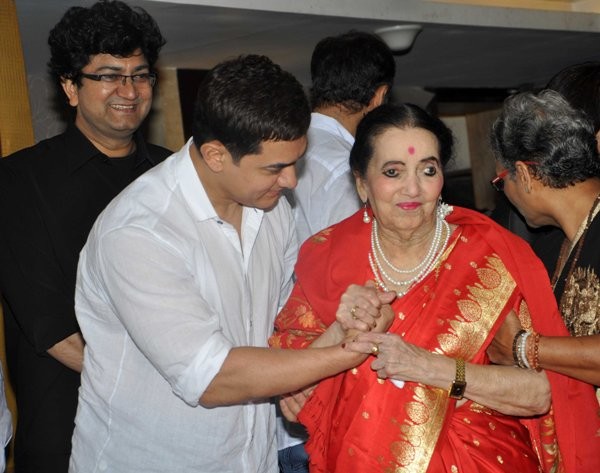 Aamir Khan with Biren Kothari who launched her book, ‘Sagar Movietone.’