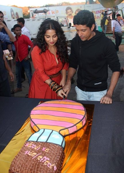 Vidya and Farhan promote ‘ Shaadi Ke Side Effects’ on an hot air balloon