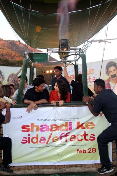Vidya and Farhan promote ‘ Shaadi Ke Side Effects’ on an hot air balloon