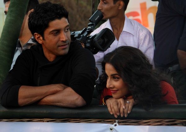 Vidya and Farhan promote ‘ Shaadi Ke Side Effects’ on an hot air balloon