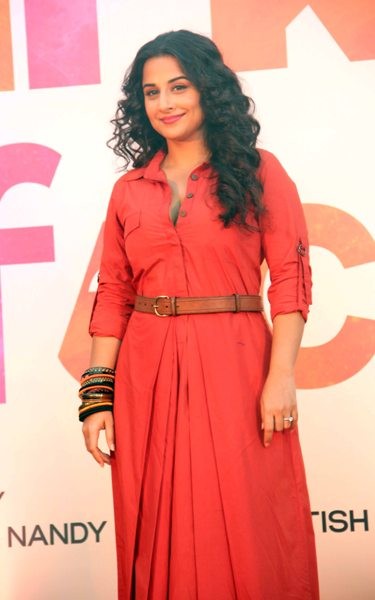 Vidya and Farhan promote ‘ Shaadi Ke Side Effects’ on an hot air balloon