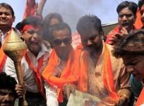 activists-of-bajrang-dal-burn-greeting-cards-shout-slogans-during-protest-against-valentines-day-celebrations-in-bhopal-reuters-file