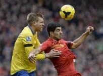 suarez-liverpool-mertesacker-arsenal