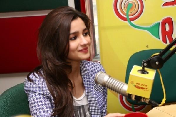 Alia Bhatt visited Radio Mirchi Alia Bhatt visited Radio Mirchi
