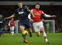 nemanja-vidic-manchester-united-arsenal-olivier-giroud