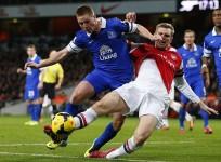 mccarthy-everton-mertesacker-arsenal