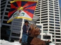 a-tibetan-child-waves-the-tibetan-national-flag-in-front-of-a-twin-tower-in-minneapolis-minnesota-u-s-a-photo-credit-tendar-tsering