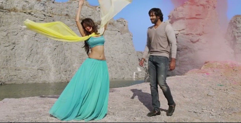 Vishnu Manchu-Shanvi Srivastava Passionate in 'Nee Meeda Ottu' Song ...