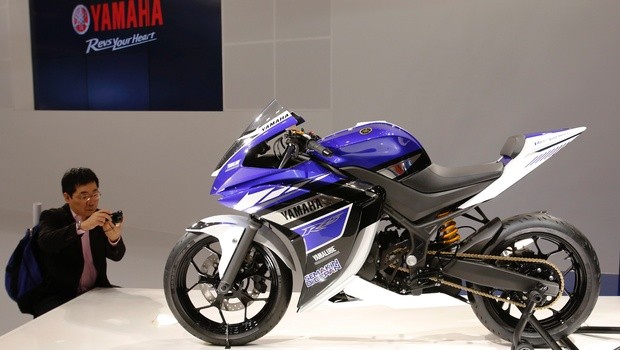 Yamaha Motor's concept 250cc motorcycle R25 is displayed at the 43rd Tokyo Motor Show in Tokyo