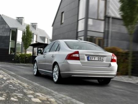 2014 Volvo S80 Set to Launch in India; Price, Feature Details