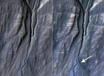nasas-spacecraft-finds-new-gully-on-mars-not-present-three-years-ago