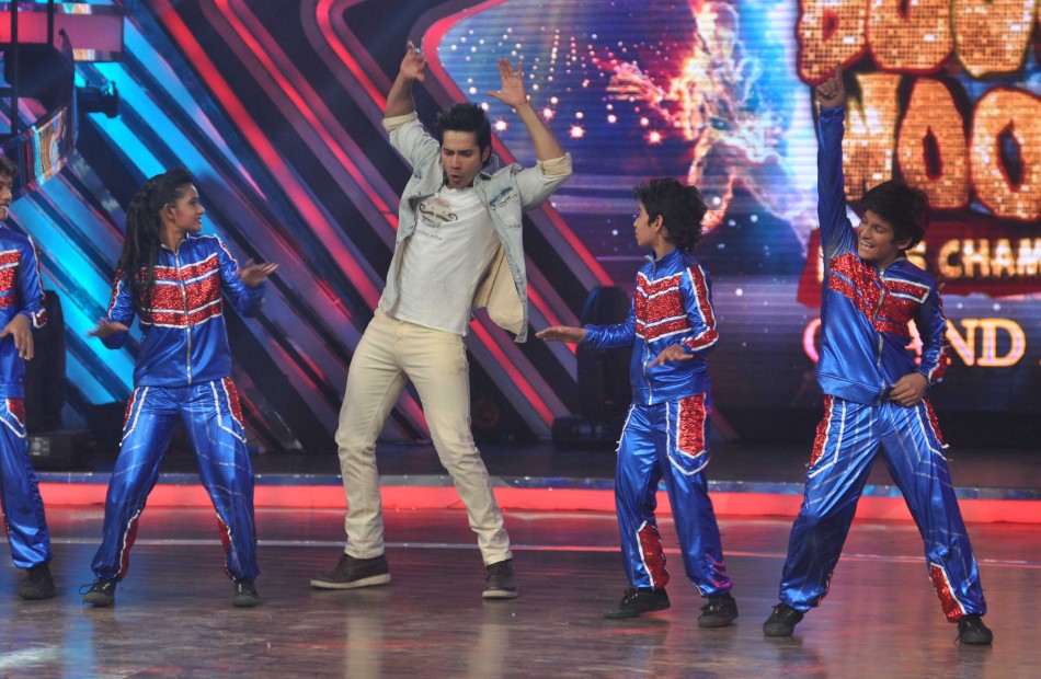 Amitabh Bachchann, Varun, Ileana and Nargis at Boogie Woogie Grand Finale