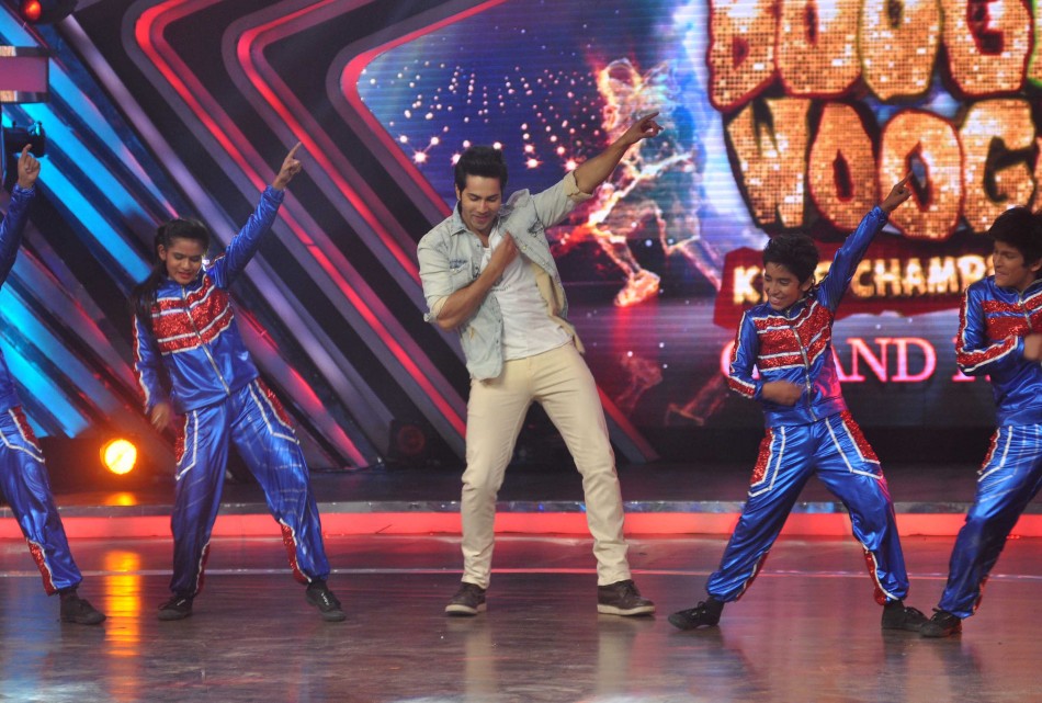 Amitabh Bachchann, Varun, Ileana and Nargis at Boogie Woogie Grand Finale