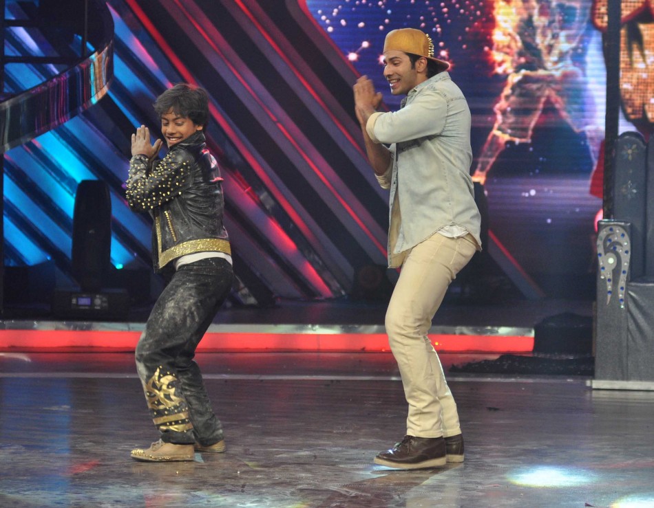 Amitabh Bachchann, Varun, Ileana and Nargis at Boogie Woogie Grand Finale