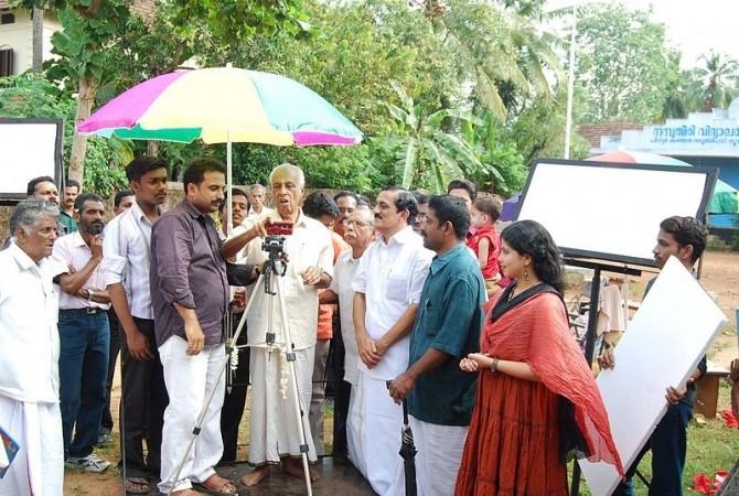 P.Ramdas (Centre) (Photo: Wikimedia Commons/ Author: Sathish kalathil)