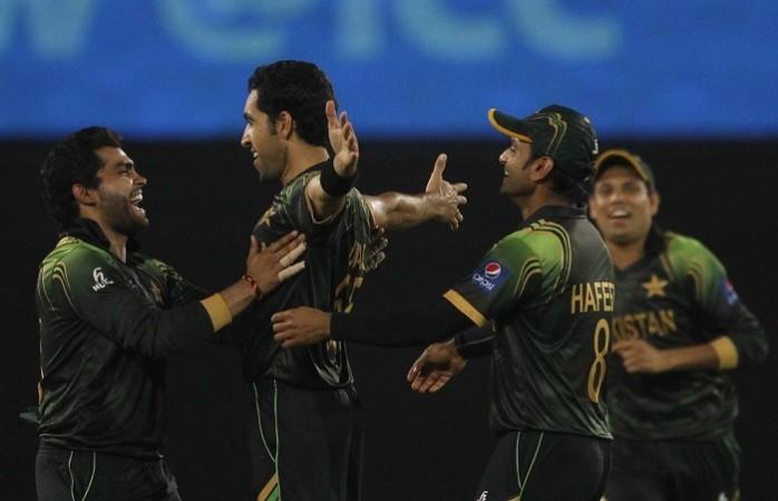 Pakistan fast bowler Umar Gul celebrate with Umar Akmal and Mohammed Hafeez after dismissing Nathan Coulter-Nile in their World T20 game, 23 March. Reuters Pakistan Gul Akmal Hafeez