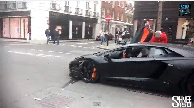 A video of crash involving Lamborghini Aventador in the street of London has gone viral. (Screen Shot)