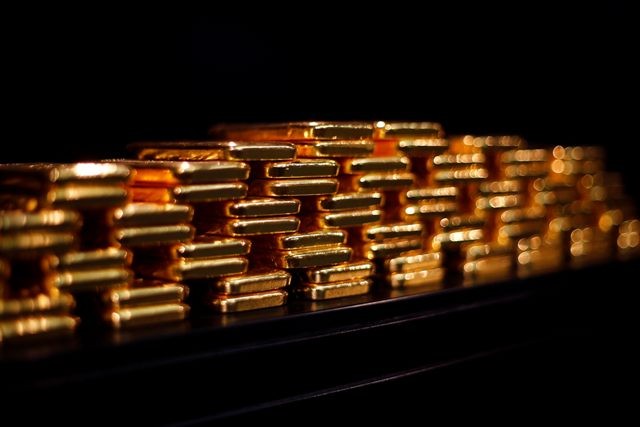 Gold Slips Ahead of U.S. Jobs Data; on Track for Third Weekly Loss