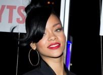 rihannas-baby-bump-sparks-pregnancy-rumor-is-the-father-drake-or-chris-brown-creativecommons-liammendes