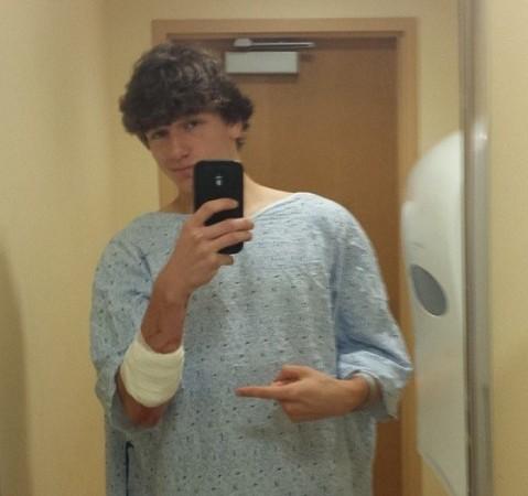 Nate Scimio's hospital selfie (Nate Scimio, Twitter)