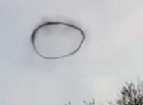 a-mysterious-black-ring-that-hovered-over-the-english-sky-has-led-to-many-people-thinking-what-it-possibly-could-be-photo-youtube-video-screen-grab