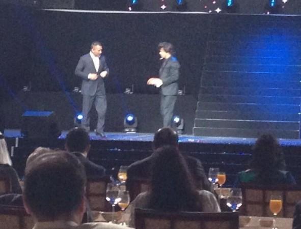 MSD in conversation with SRK. Photo: Twitter: @ChennaiIPL IPL 2014 Opening Ceremony