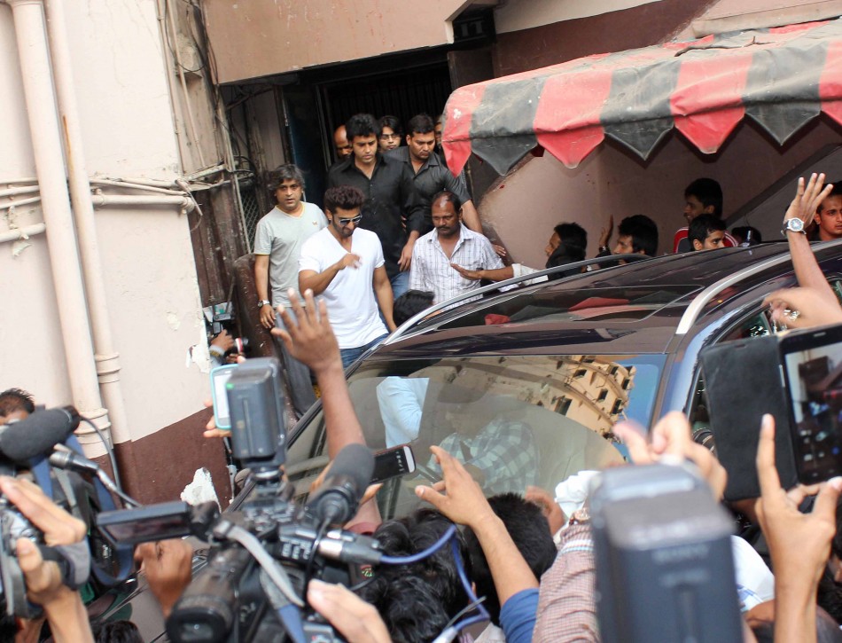 Arjun Kapoor Promotes '2 States' At Gaiety Galaxy Theatre Arjun Kapoor Promotes '2 States' At Gaiety Galaxy Theatre