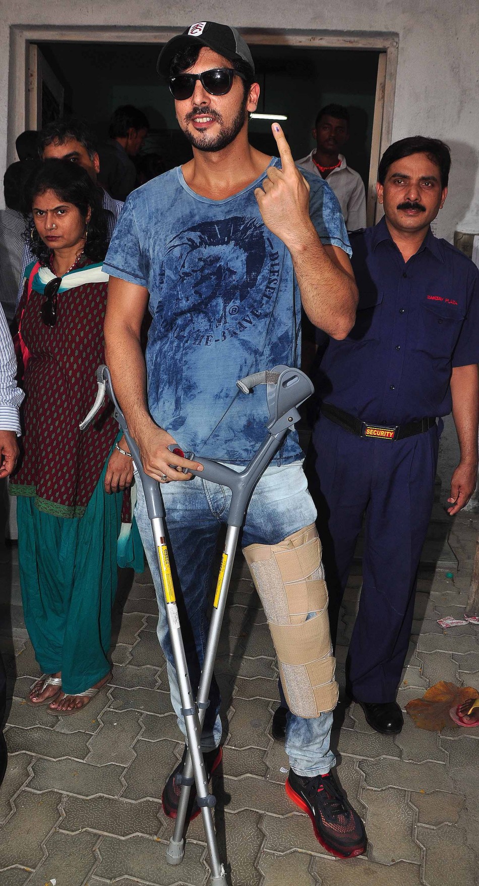 Bollywood celebrities cast their vote for Lok Sabha Election