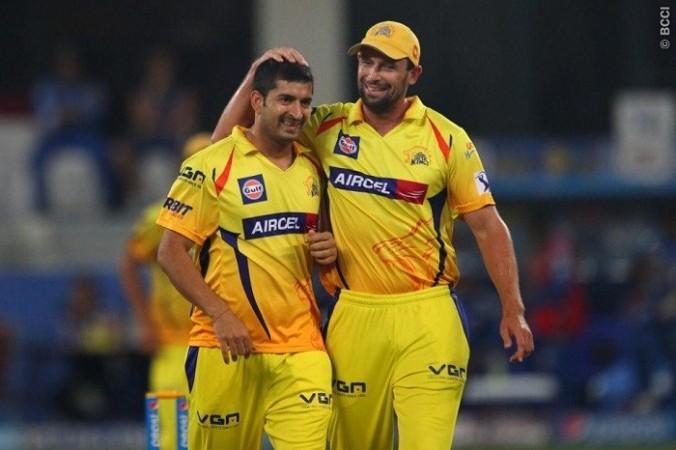 CSK medium pacer Mohit Sharma is congratulated by Ben Hilfenhaus after picking up the wicket of Mumbai Indians batsman Ambati Rayudu, 25 Aoril. Ron Gaunt/IPL/SPORTZPICS Mohit Sharma Ben Hilfenhaus CSK