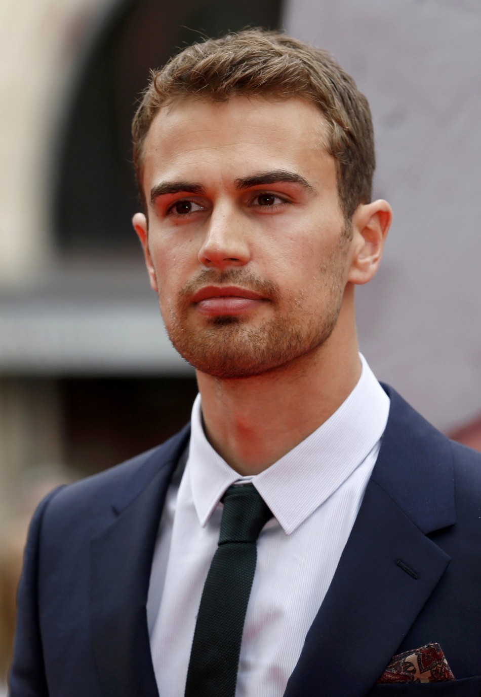 Shailene Woodley wants Rumored Boyfriend Theo James to Act in HBO's ...