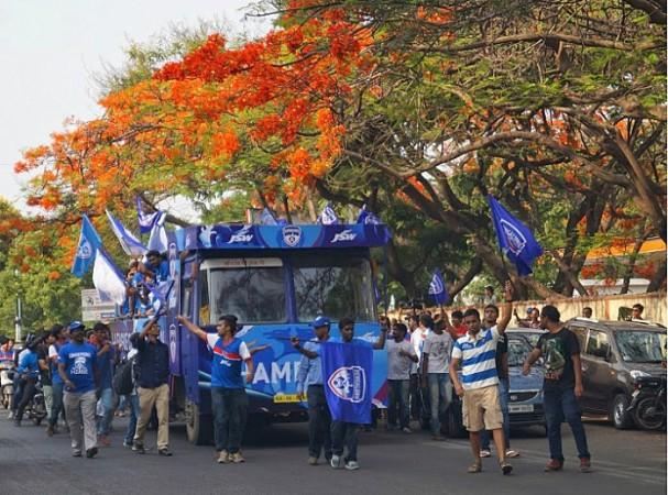 The parade saw a decent turn out from local fans. Photo: Ibtimes BFC