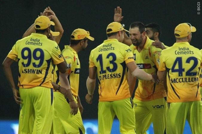 CSK fast bowler Ben Hilfenhaus celebrates with teammates after picking up the wicket of Sunrisers skipper Shikhar Dhawan in their IPL 2014 game, 27 April. Ron Gaunt/IPL/SPORTZPICS CSK Ben Hilfenhaus