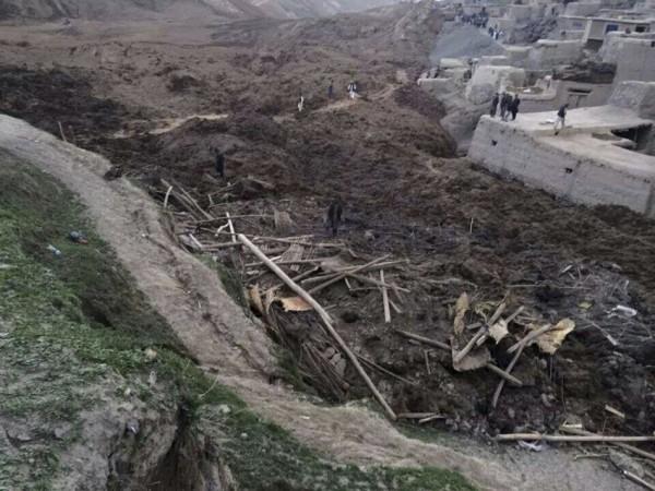 Afghanistan landslide has left 2100 dead and 4000 displaced. (Photo: Reuters)