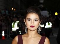 selena-gomez-arrives-at-the-metropolitan-museum-of-art-costume-institute-gala-benefit-in-new-york